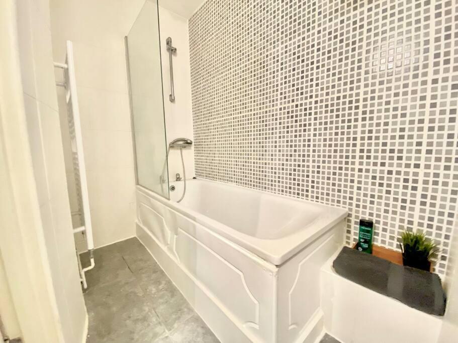 Charming Gem II 2Bd 2Ba Retreat Apartment London Exterior photo